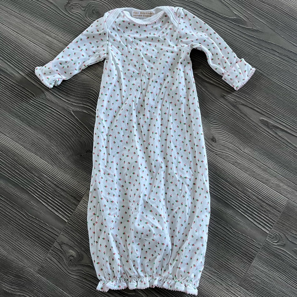The Beaufort Bonnet Company Baby Girl Rosebud greeting gown size 0-3 months